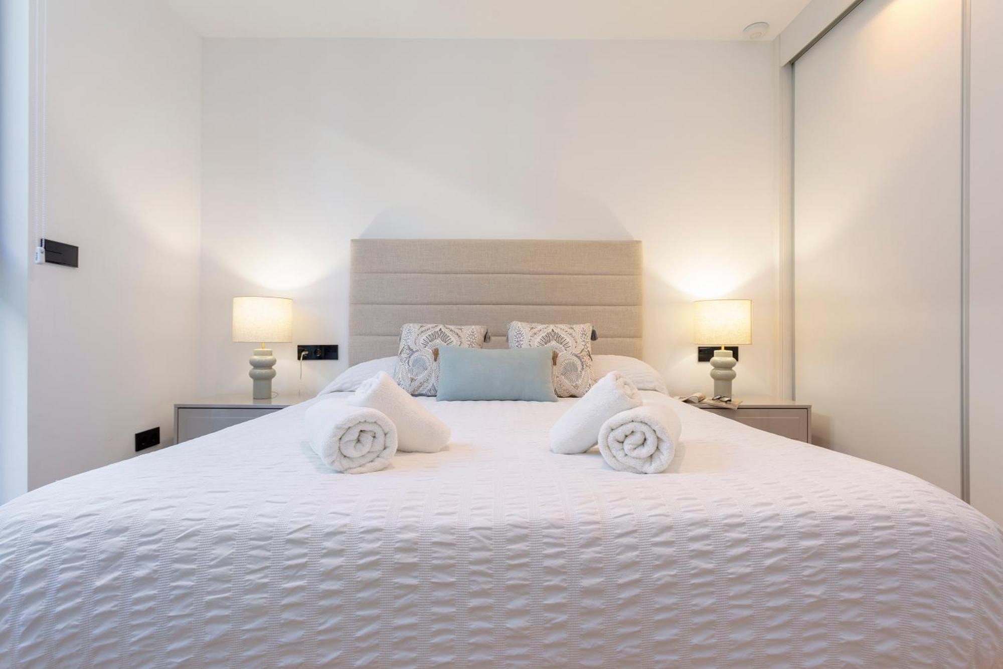 Malagueta Beach Front Luxury Apartment By Rent Me Málaga Eksteriør billede