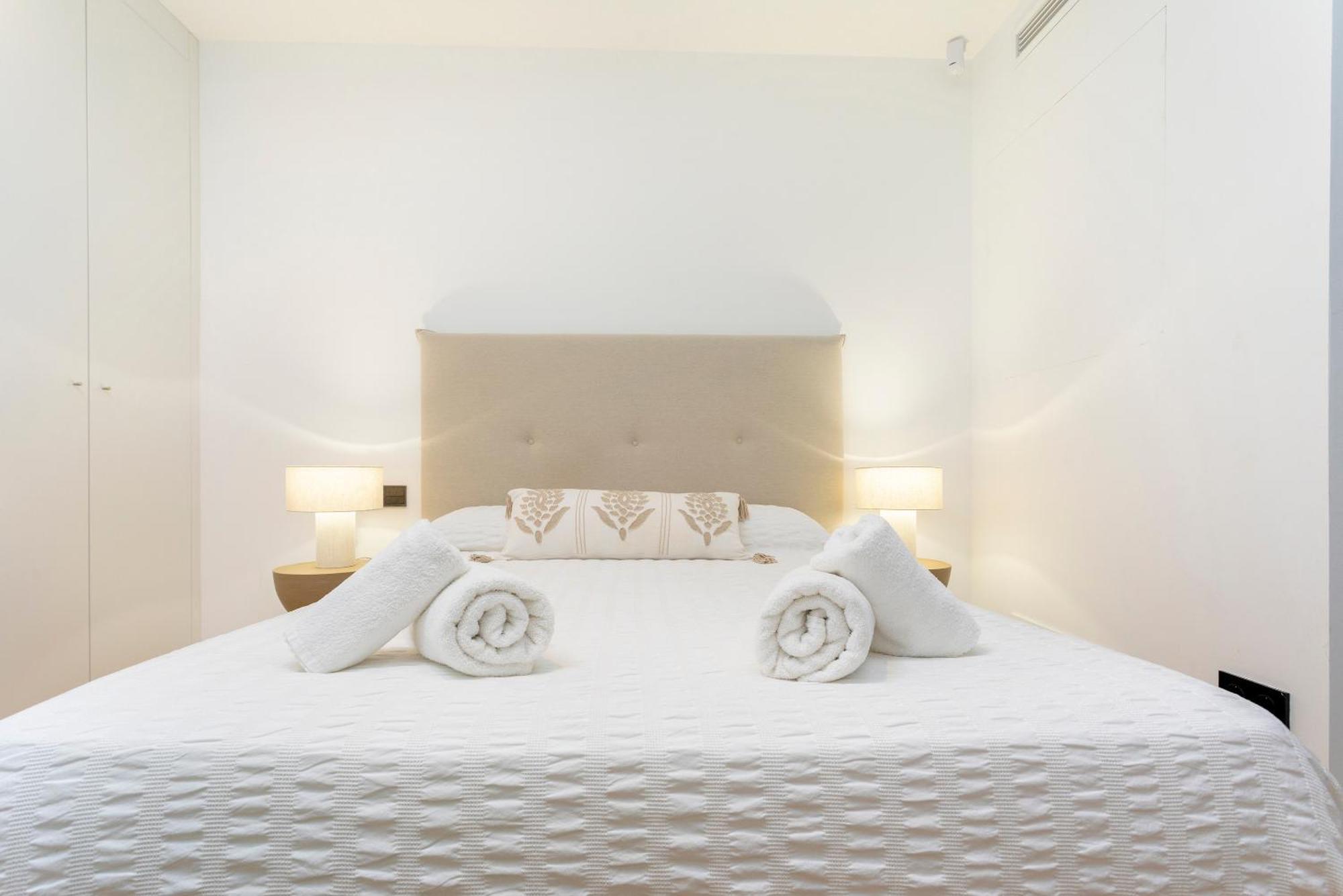 Malagueta Beach Front Luxury Apartment By Rent Me Málaga Eksteriør billede